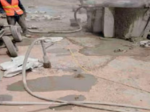 巨鹿水泥混凝土路面板底注浆技术 路面脱空注浆整治方案