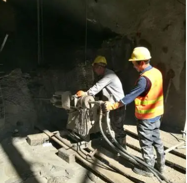 巨鹿水下抗分散灌浆料特点 水下不分散注浆料介绍