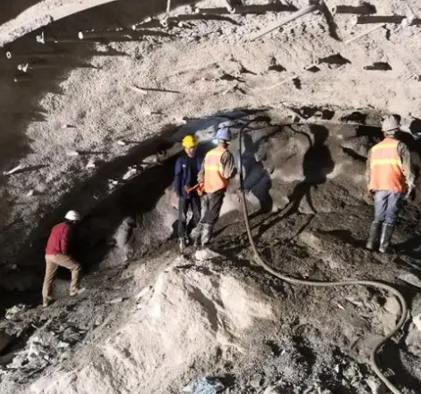 巨鹿拱顶带模注浆料的施工流程及注意事项